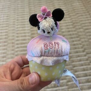 The Original Disney Store 2017 Mini Tsum Tsum Plush Cupcake in EUC